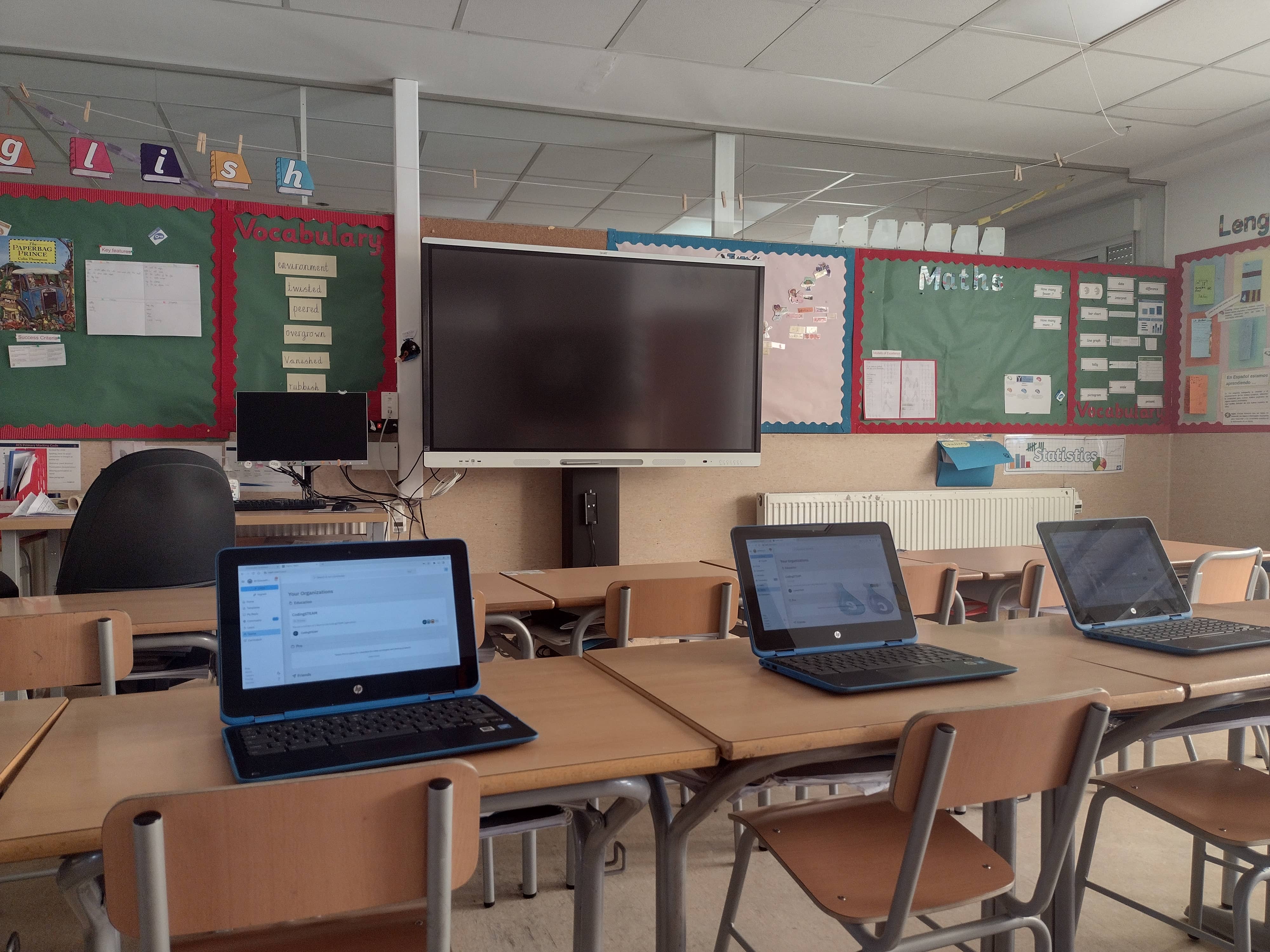 A CodingSTEAM practical learning session